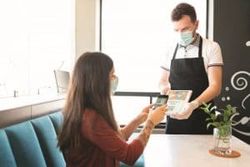 LE QR-CODE, UN NOUVEAU GESTE BARRI&Egrave;RE POUR LA R&Eacute;OUVERTURE DES RESTOS